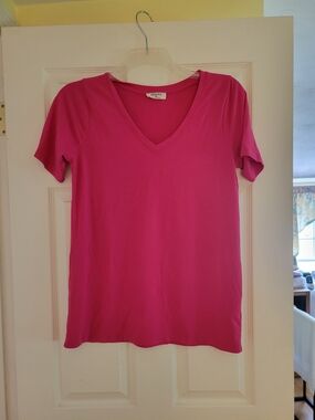 Zenana Outfitters Women's V‑Neck Short Sleeve Tee in Hot Pink